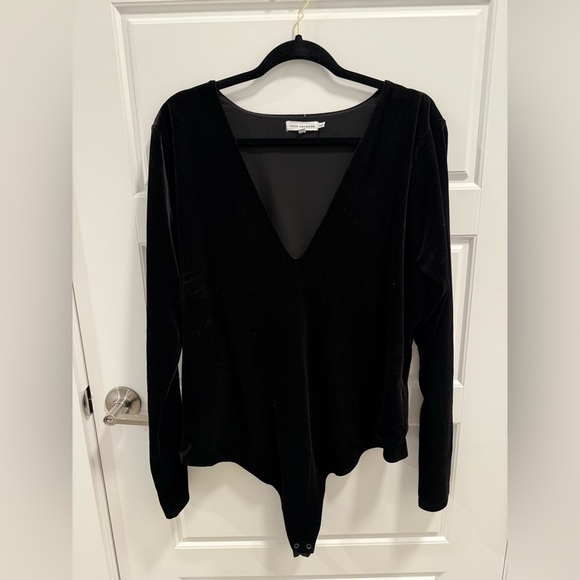 Good American Black Velvet V-Neck Long Sleeve Bodysuit - Picture 3 of 6